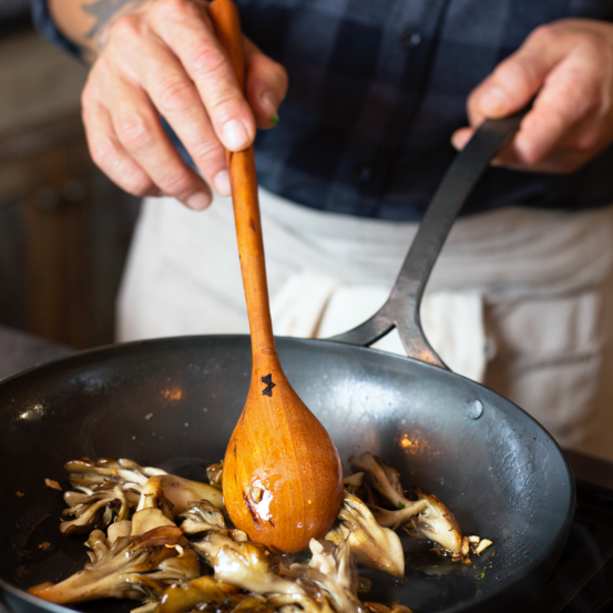 Blanc Creatives Pro Skillet