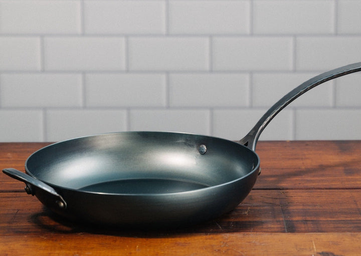 Hand forged carbon steel pan with long handle