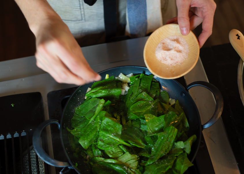 9 Inch Pro Roaster with seasoned green leafy vegetables.